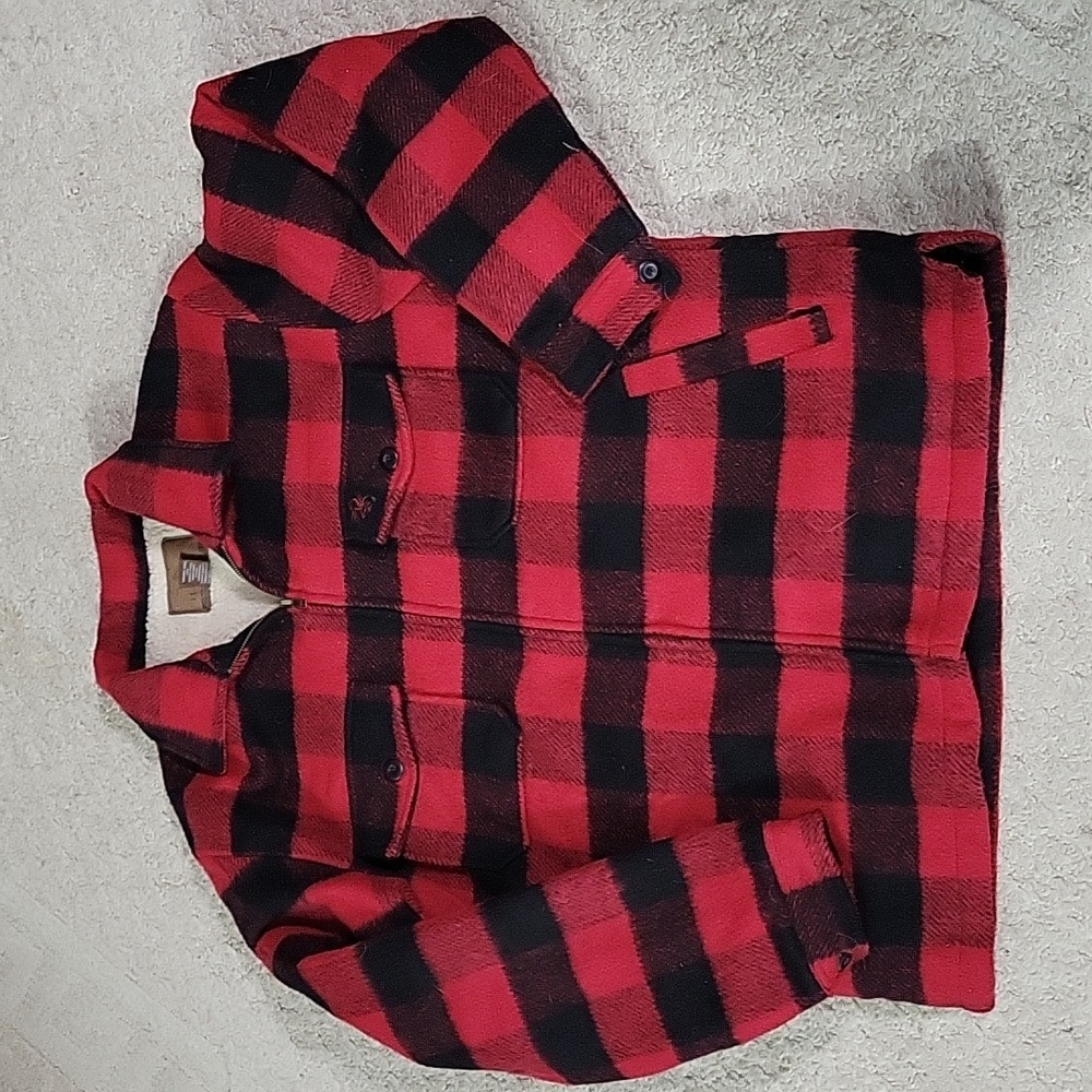 Legendary Whitetails black/red wool, sherpa lining zip jacket. Men's L